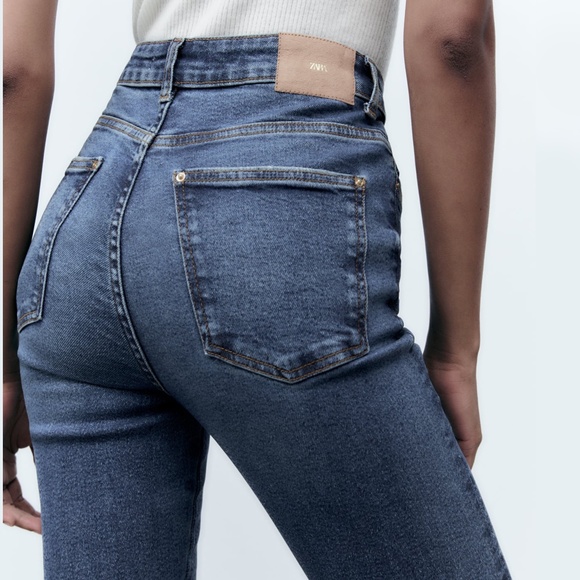 Zara Z1975 HIGH RISE FLARED JEANS - Picture 2 of 10